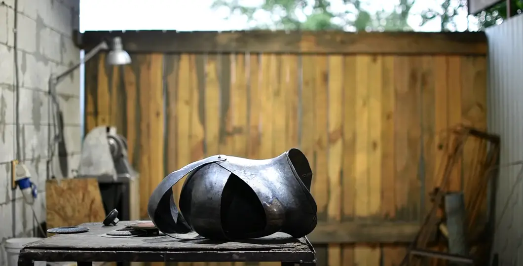 Tips for DIYers who forge a helmet